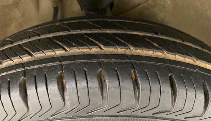 2011 Maruti Alto LXI, Petrol, Manual, 96,269 km, Right Front Tyre Tread