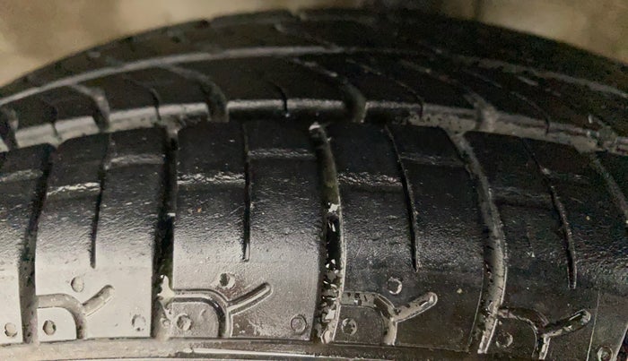 2014 Maruti Wagon R 1.0 LXI CNG, CNG, Manual, 86,774 km, Left Front Tyre Tread