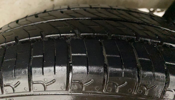 2014 Maruti Wagon R 1.0 LXI CNG, CNG, Manual, 86,774 km, Left Rear Tyre Tread