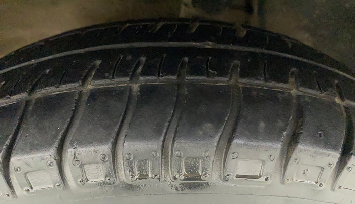 2015 Maruti Alto 800 VXI, Petrol, Manual, 39,283 km, Left Front Tyre Tread