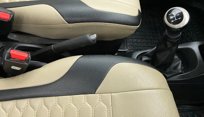 2018 Maruti Wagon R 1.0 VXI, Petrol, Manual, 27,587 km, Gear Lever