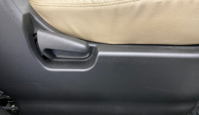 2018 Maruti Wagon R 1.0 VXI, Petrol, Manual, 27,587 km, Driver Side Adjustment Panel