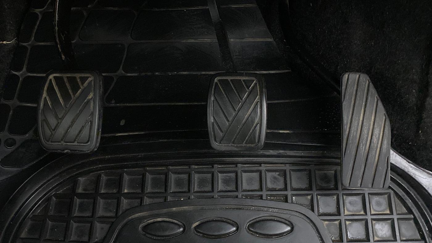 2018 Maruti Wagon R 1.0 VXI, Petrol, Manual, 27,587 km, Pedals
