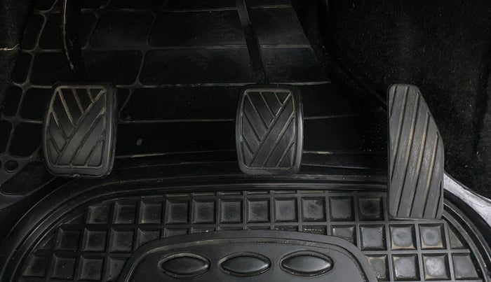 2018 Maruti Wagon R 1.0 VXI, Petrol, Manual, 27,587 km, Pedals