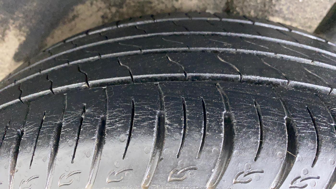 2018 Maruti Vitara Brezza ZDI + AMT, Diesel, Automatic, 32,319 km, Left Rear Tyre Tread