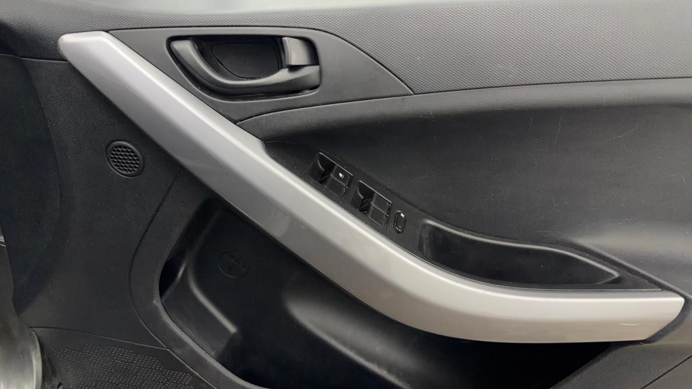 2021 Tata NEXON XM SUNROOF PETROL, Petrol, Manual, 69,461 km, Driver Side Door Panels Control