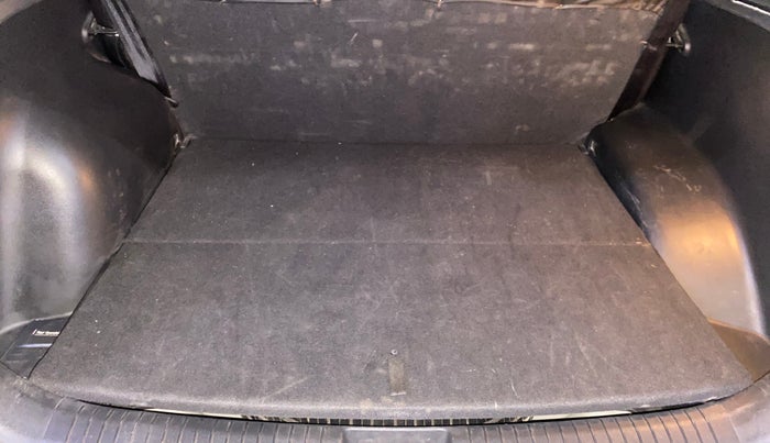2016 Hyundai Creta S 1.6 PETROL, Petrol, Manual, 57,421 km, Boot Inside