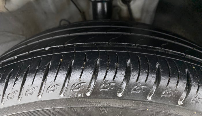 2022 Hyundai VENUE SX PLUS 1.0 TURBO DCT, Petrol, Automatic, 20,077 km, Right Front Tyre Tread
