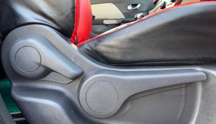 2018 Renault Captur RXT PETROL, Petrol, Manual, 42,499 km, Driver Side Adjustment Panel