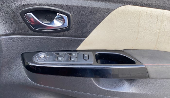 2018 Renault Captur RXT PETROL, Petrol, Manual, 42,499 km, Driver Side Door Panels Control