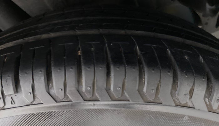 2021 Maruti XL6 ZETA SHVS, Petrol, Manual, 17,514 km, Right Rear Tyre Tread