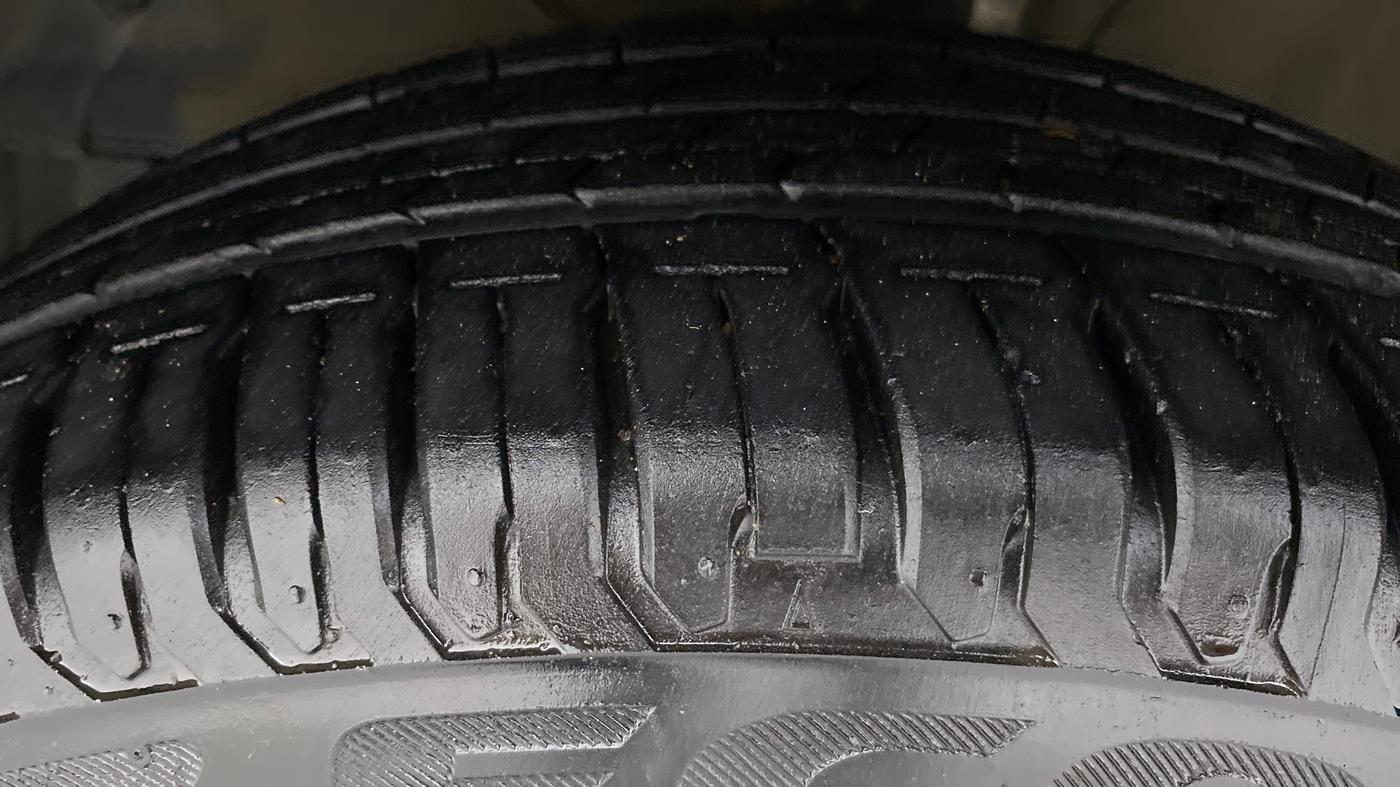 2021 Maruti XL6 ZETA SHVS, Petrol, Manual, 17,514 km, Left Front Tyre Tread