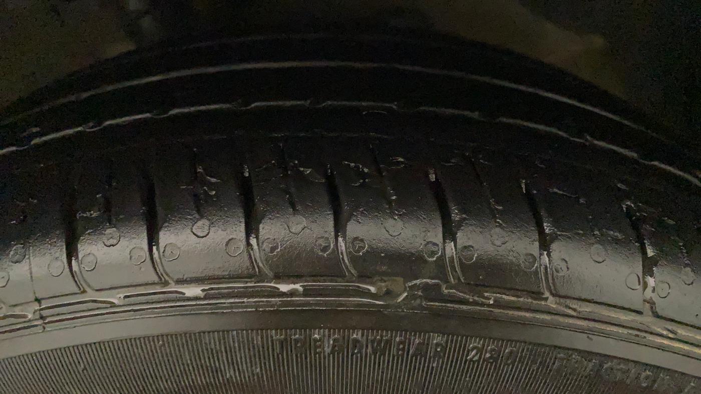 2021 Hyundai AURA SX 1.2 (O), Petrol, Manual, 16,365 km, Left Front Tyre Tread