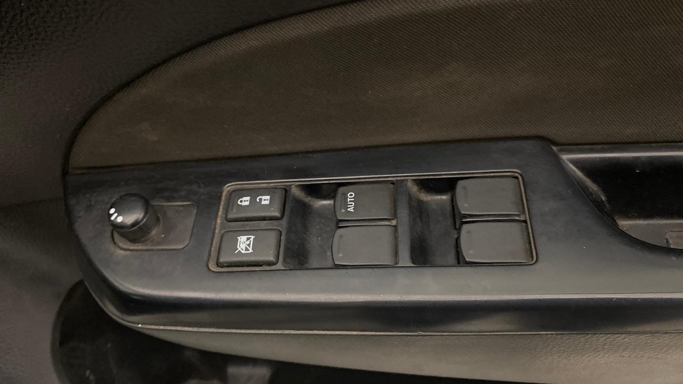 2012 Maruti Swift VDI, Diesel, Manual, 63,789 km, Driver Side Door Panels Control