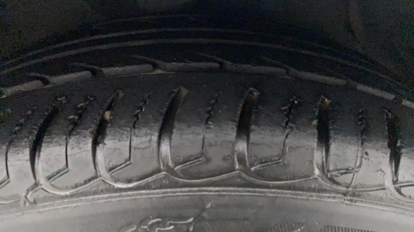 2016 Hyundai New Elantra 1.8 SX AT VTVT, Petrol, Automatic, 61,471 km, Right Front Tyre Tread