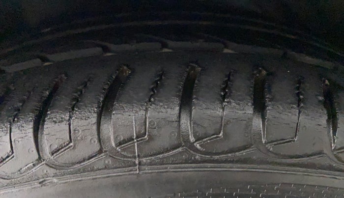 2016 Hyundai New Elantra 1.8 SX AT VTVT, Petrol, Automatic, 61,471 km, Left Rear Tyre Tread