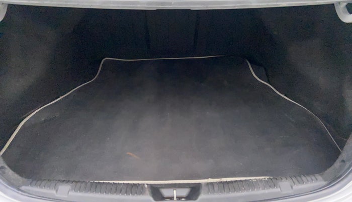 2016 Hyundai New Elantra 1.8 SX AT VTVT, Petrol, Automatic, 61,471 km, Boot Inside