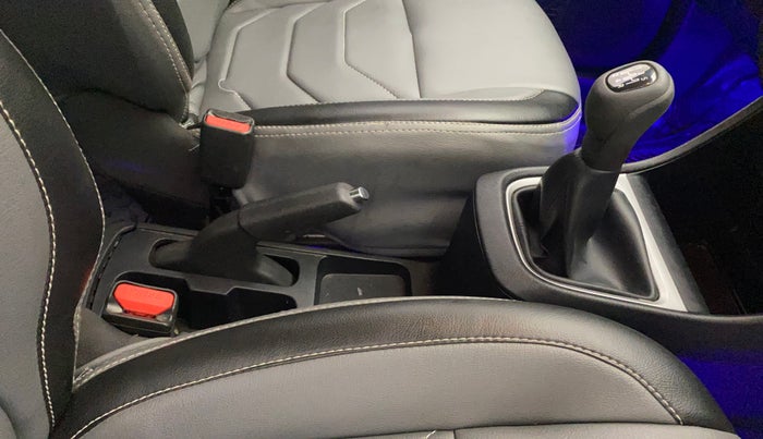 2022 Tata PUNCH ACCOMPLISHED MT, Petrol, Manual, 23,310 km, Gear Lever