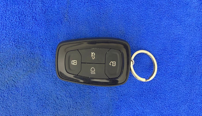 2022 Tata PUNCH ACCOMPLISHED MT, Petrol, Manual, 23,310 km, Key Close Up