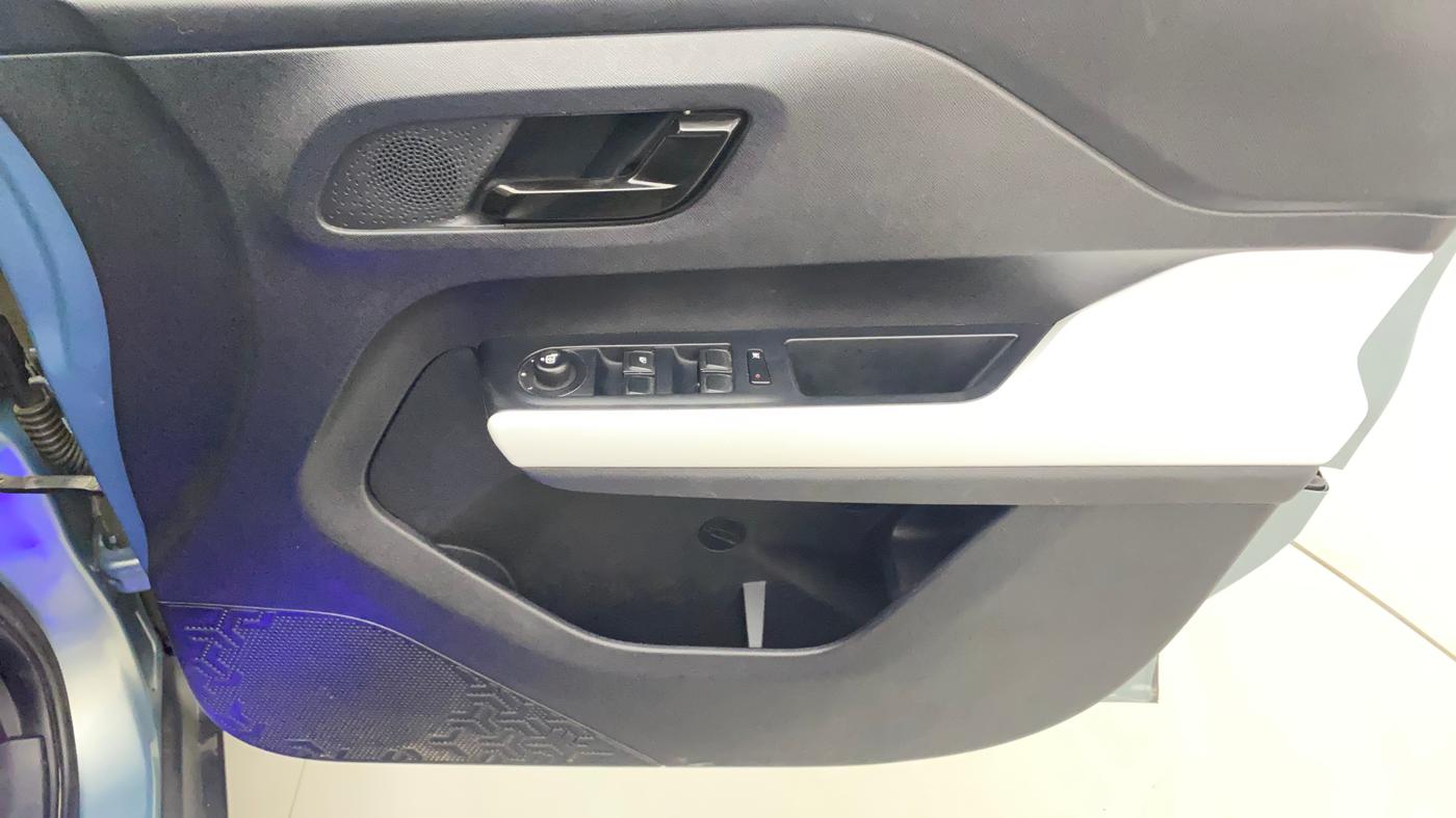 2022 Tata PUNCH ACCOMPLISHED MT, Petrol, Manual, 23,310 km, Driver Side Door Panels Control