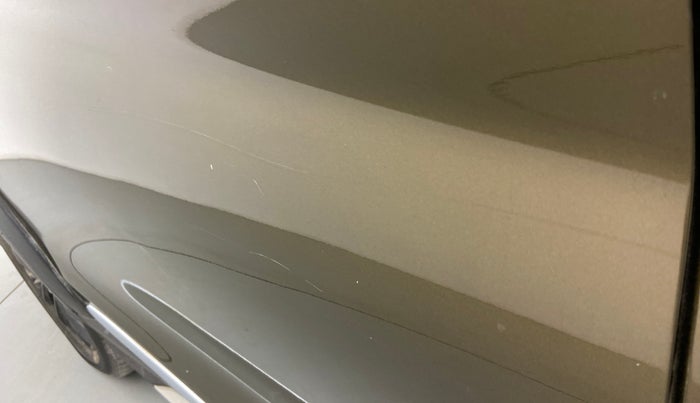 2019 Maruti XL6 ALPHA AT, Petrol, Automatic, 80,724 km, Right rear door - Minor scratches