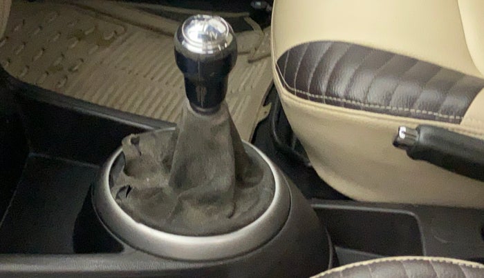 2013 Hyundai i20 SPORTZ 1.2, Petrol, Manual, 48,177 km, Gear lever - Boot cover slightly torn