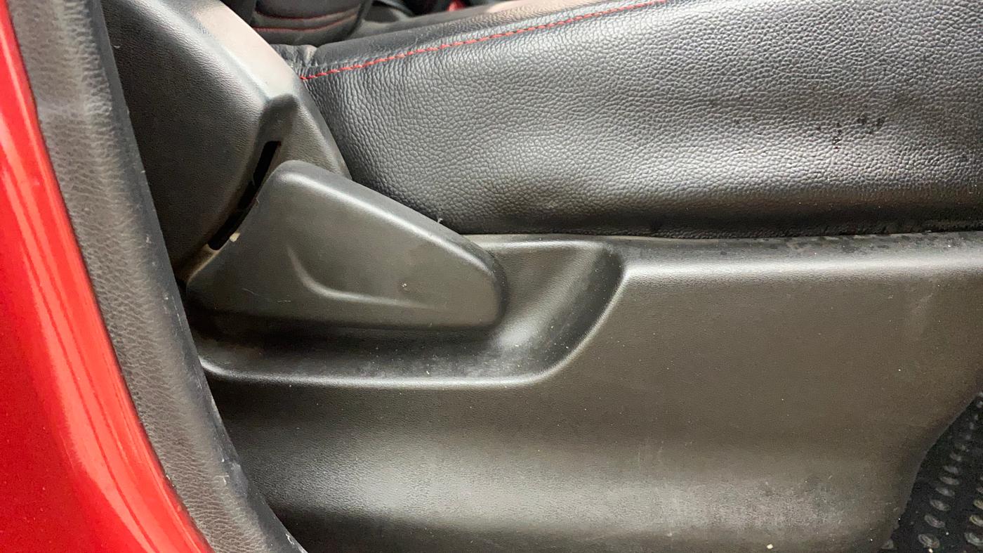 2016 Datsun Redi Go S, Petrol, Manual, 1,47,190 km, Driver Side Adjustment Panel
