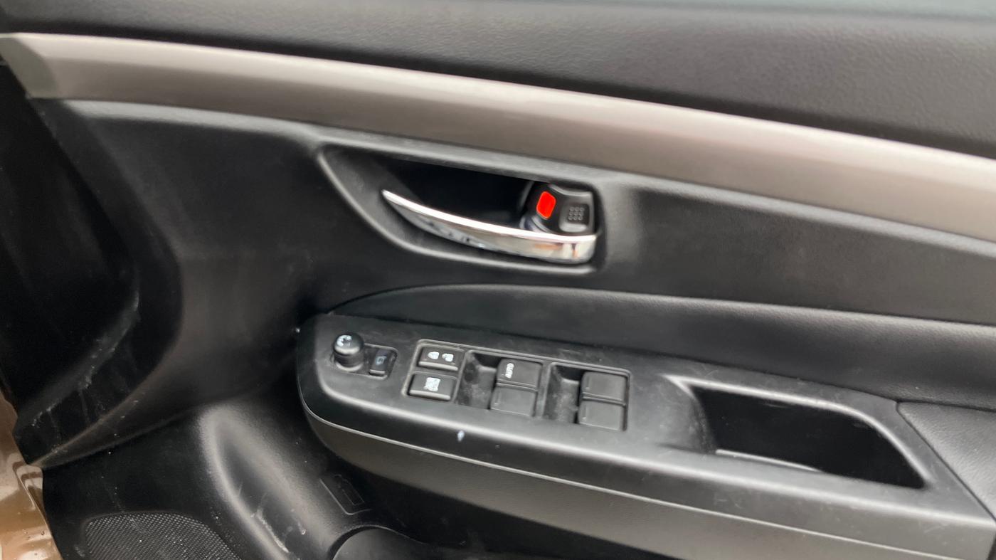 2016 Maruti Ciaz ZXI+ RS, Petrol, Manual, 58,087 km, Driver Side Door Panels Control