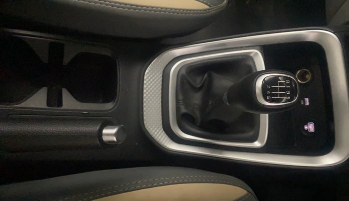 2021 KIA SONET HTX 1.5, Diesel, Manual, 34,880 km, Gear Lever