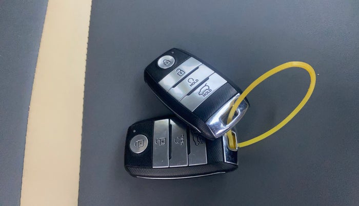 2021 KIA SONET HTX 1.5, Diesel, Manual, 34,880 km, Key Close Up