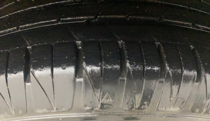 2021 KIA SONET HTX 1.5, Diesel, Manual, 34,880 km, Right Front Tyre Tread