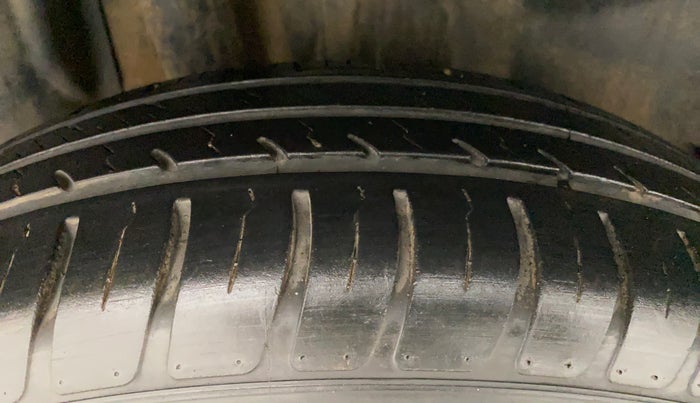 2021 Maruti Swift VXI, Petrol, Manual, 13,058 km, Right Rear Tyre Tread