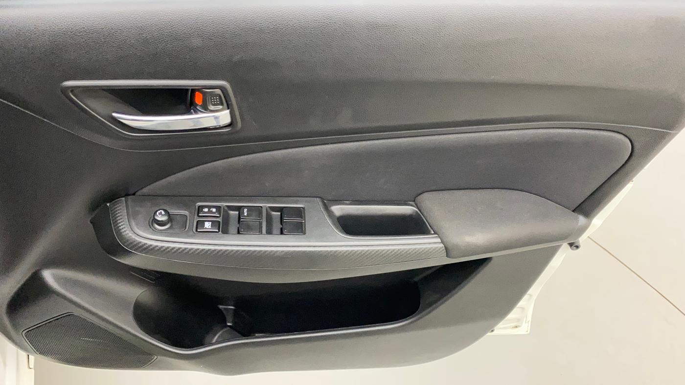 2021 Maruti Swift VXI, Petrol, Manual, 13,058 km, Driver Side Door Panels Control