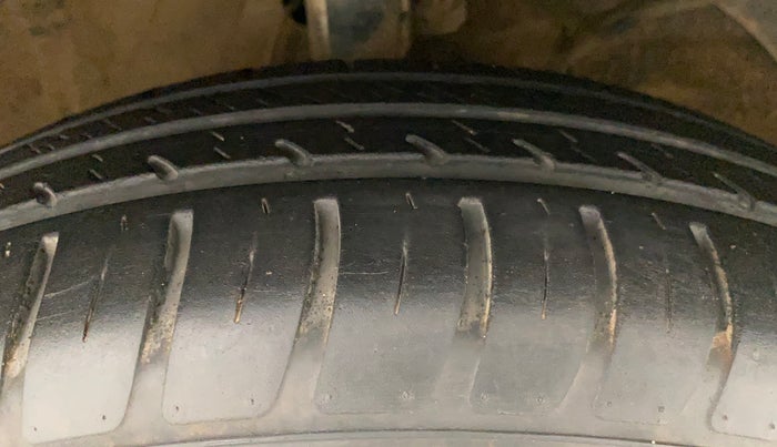 2021 Maruti Swift VXI, Petrol, Manual, 13,058 km, Right Front Tyre Tread