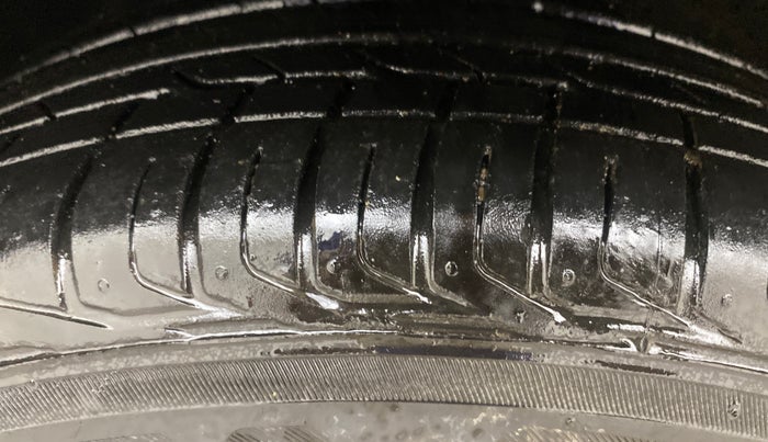 2022 KIA SONET HTX 1.5, Diesel, Manual, 74,696 km, Left Front Tyre Tread