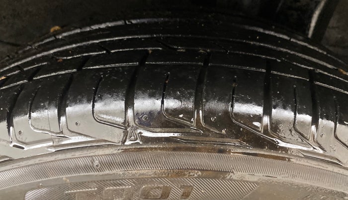 2022 KIA SONET HTX 1.5, Diesel, Manual, 74,696 km, Left Rear Tyre Tread