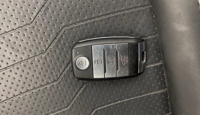 2022 KIA SONET HTX 1.5, Diesel, Manual, 74,696 km, Key Close Up