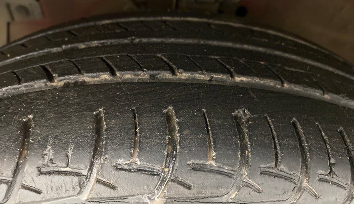 2013 Maruti Ertiga VDI ABS, Diesel, Manual, 36,967 km, Left Front Tyre Tread