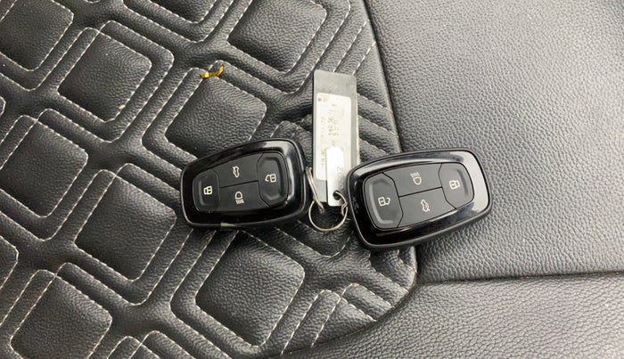 2023 Tata ALTROZ XZA + SUNROOF, Petrol, Automatic, 37,338 km, Key Close Up