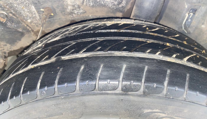 2013 Toyota Etios G, Petrol, Manual, 1,16,531 km, Left Rear Tyre Tread