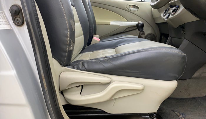 2013 Toyota Etios G, Petrol, Manual, 1,16,531 km, Driver Side Adjustment Panel