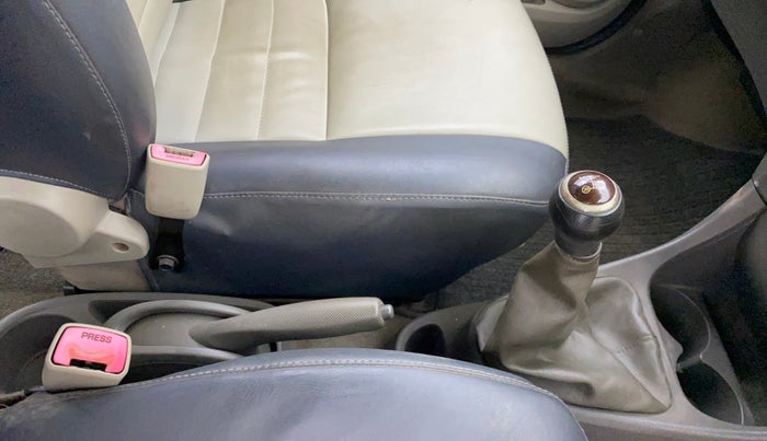 2013 Toyota Etios G, Petrol, Manual, 1,16,531 km, Gear Lever