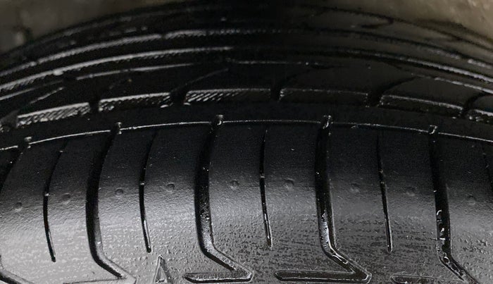 2014 Tata Zest XM RT, Petrol, Manual, 47,710 km, Right Rear Tyre Tread