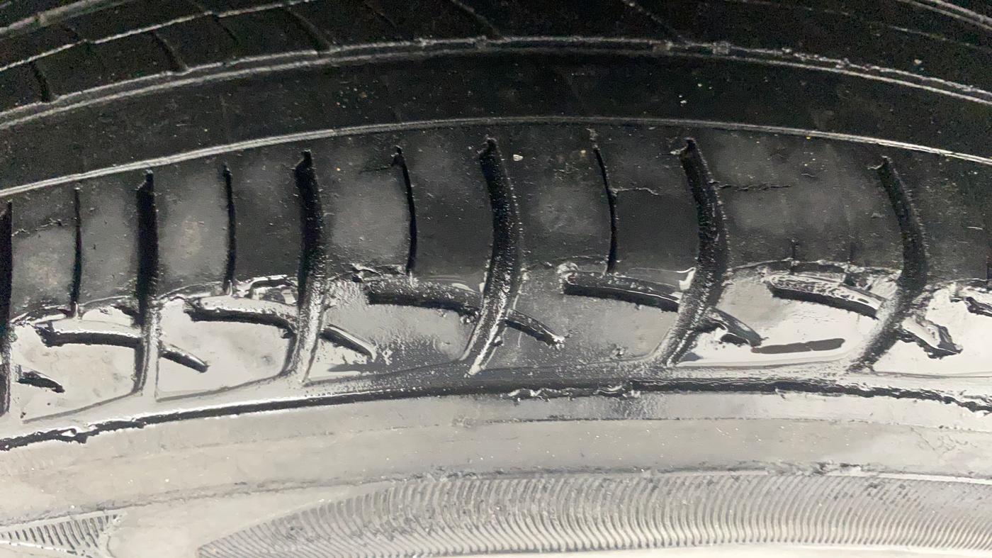 2016 Volkswagen Polo COMFORTLINE 1.2L, Petrol, Manual, 73,591 km, Left Rear Tyre Tread
