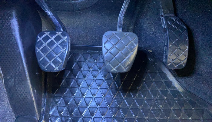 2016 Volkswagen Polo COMFORTLINE 1.2L, Petrol, Manual, 73,493 km, Pedals