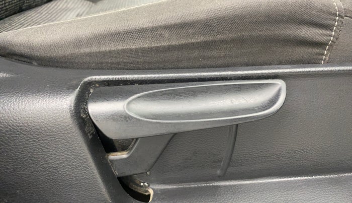 2016 Volkswagen Polo COMFORTLINE 1.2L, Petrol, Manual, 73,493 km, Driver Side Adjustment Panel