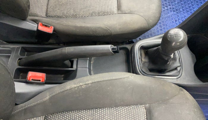 2016 Volkswagen Polo COMFORTLINE 1.2L, Petrol, Manual, 73,493 km, Gear Lever