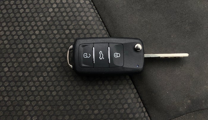 2016 Volkswagen Polo COMFORTLINE 1.2L, Petrol, Manual, 73,493 km, Key Close Up