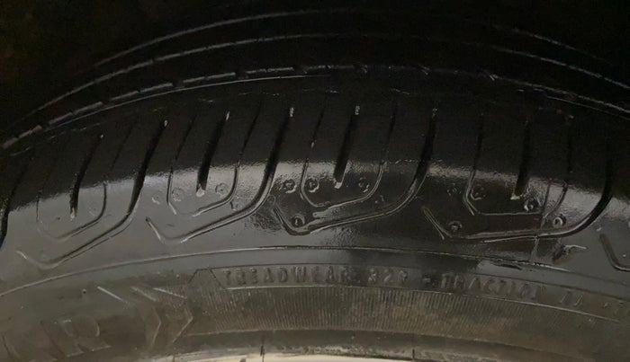 2020 Ford Ecosport TITANIUM 1.5L DIESEL, Diesel, Manual, 1,44,257 km, Left Front Tyre Tread