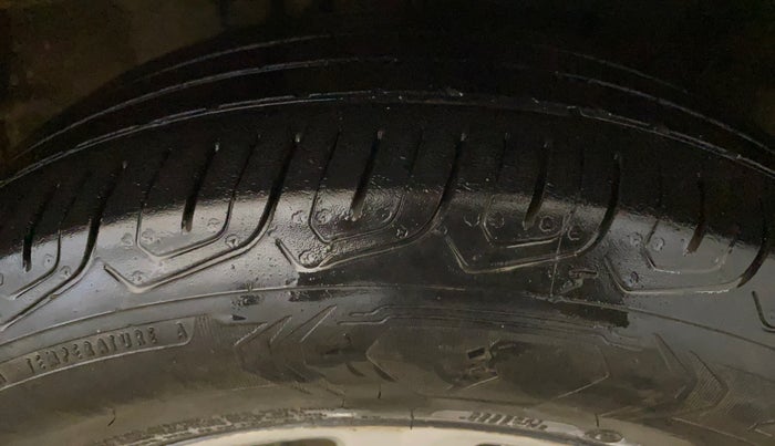 2020 Ford Ecosport TITANIUM 1.5L DIESEL, Diesel, Manual, 1,44,257 km, Right Front Tyre Tread